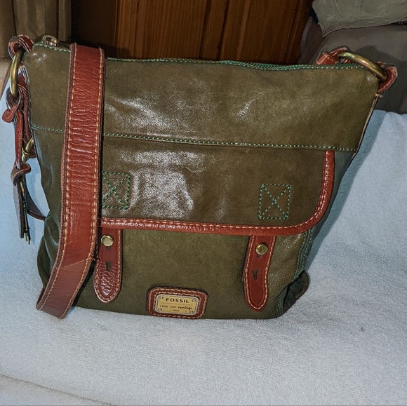 Vintage green leather Long Live Vintage crossbody bag. - Picture 1 of 13